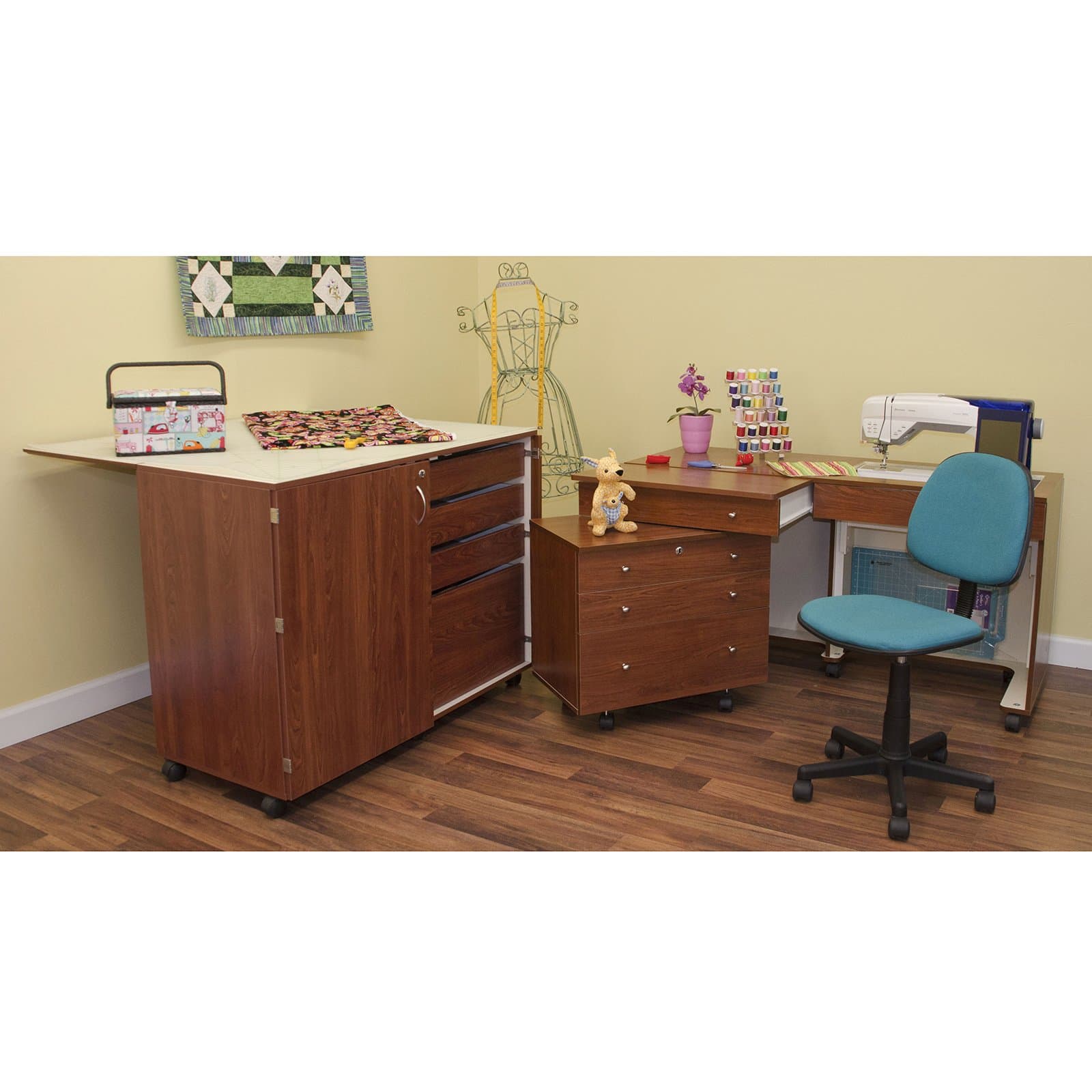 Kangaroo Kabinets - Studio in Teak