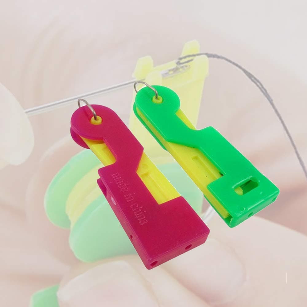 Automatic Needle Threading Device, Self Threading Hand Needle, Elderly Easy to Use Automatic Needle Threader Thread Guide Needle Device, Solve Needle Threading Problem (2Pcs, Random Color)
